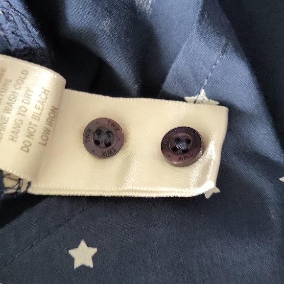 Sleeveless button up - Picture 7 of 7